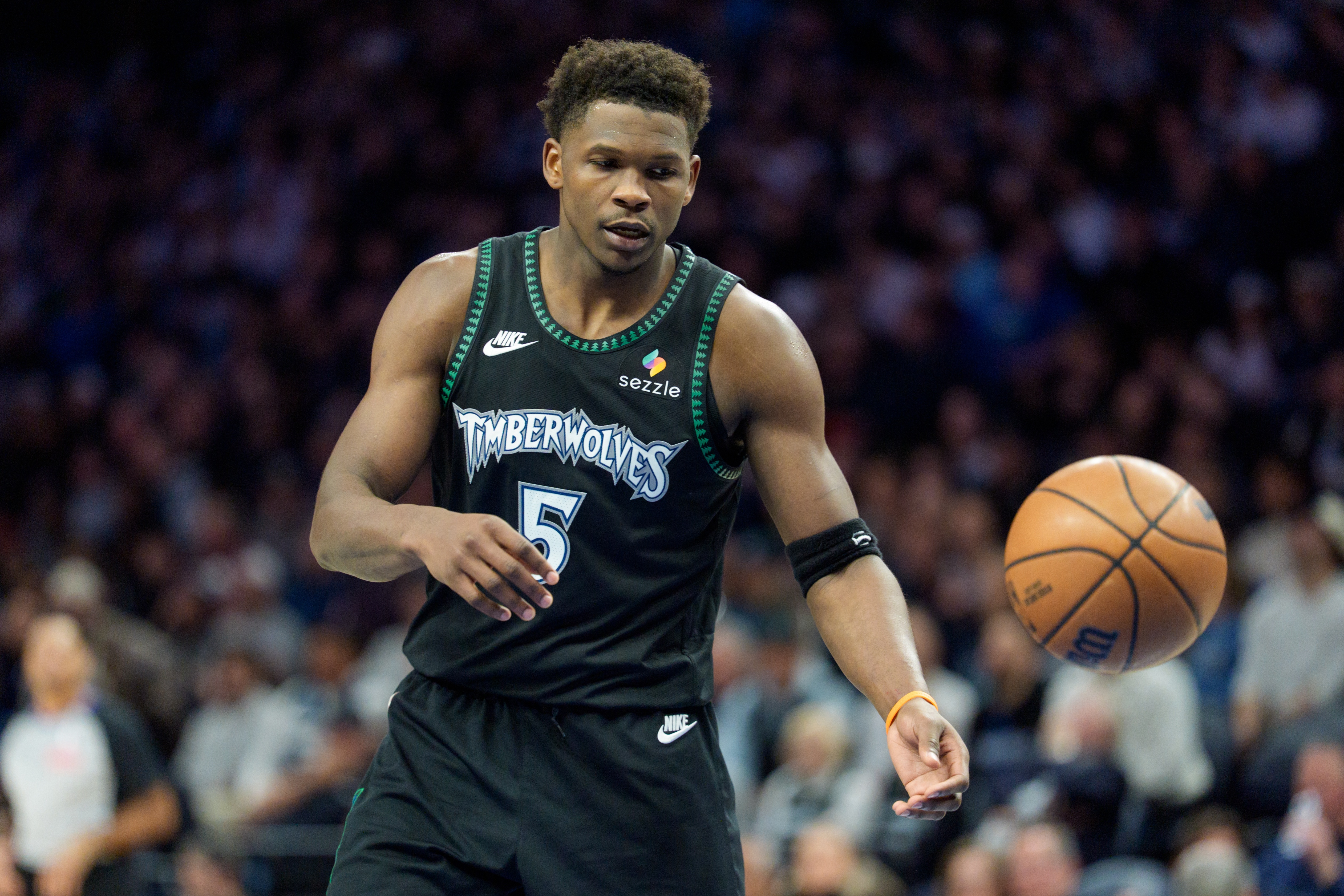 开云-爱德华兹：我有点小伤 全明星赛可能不会打 希望比赛能激烈