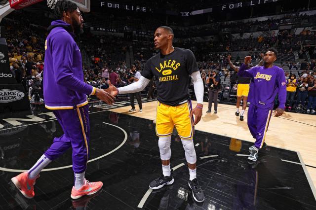 开云体育官网-【现场】韦少在马刺享受主场待遇 复苏就此开始？